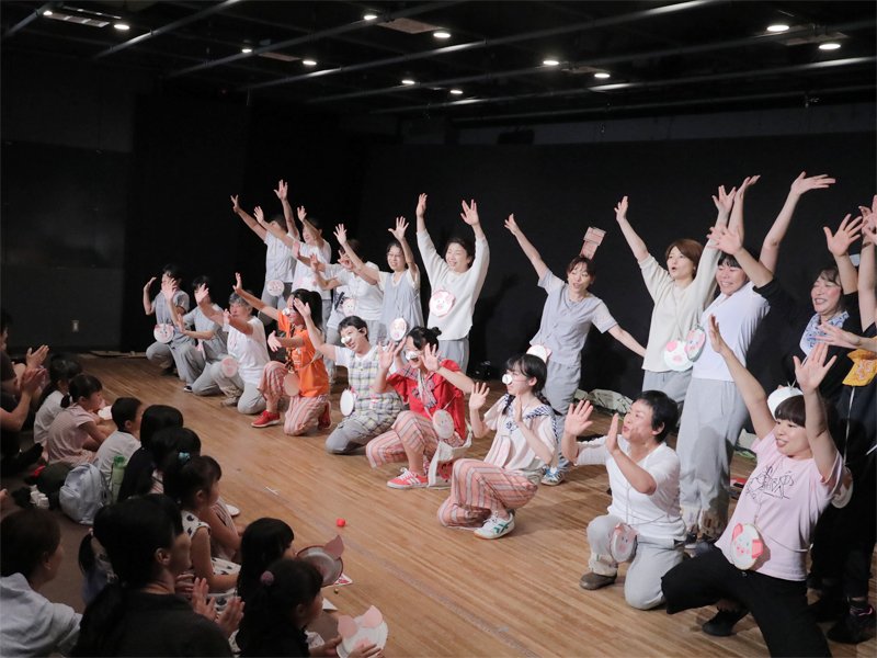 文学座俳優による子ども向け舞台「さるかに合戦」